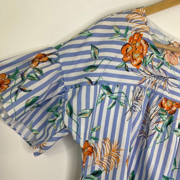 Everly Blue White Striped Floral Print Short Sleeve Blouse Women's Size Large L - Picture 2 of 6